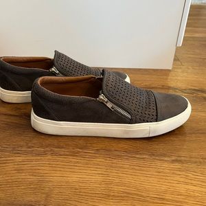 Womens shoes size 10
